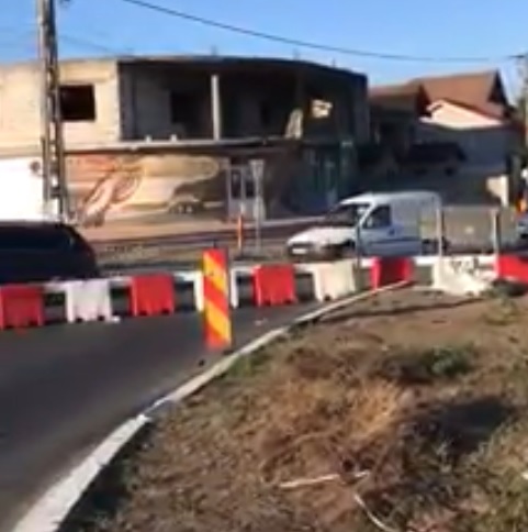 (Video) S-au finalizat lucrările la sensul giratoriu de la Lumina. Sute de accidente s-au petrecut în zonă