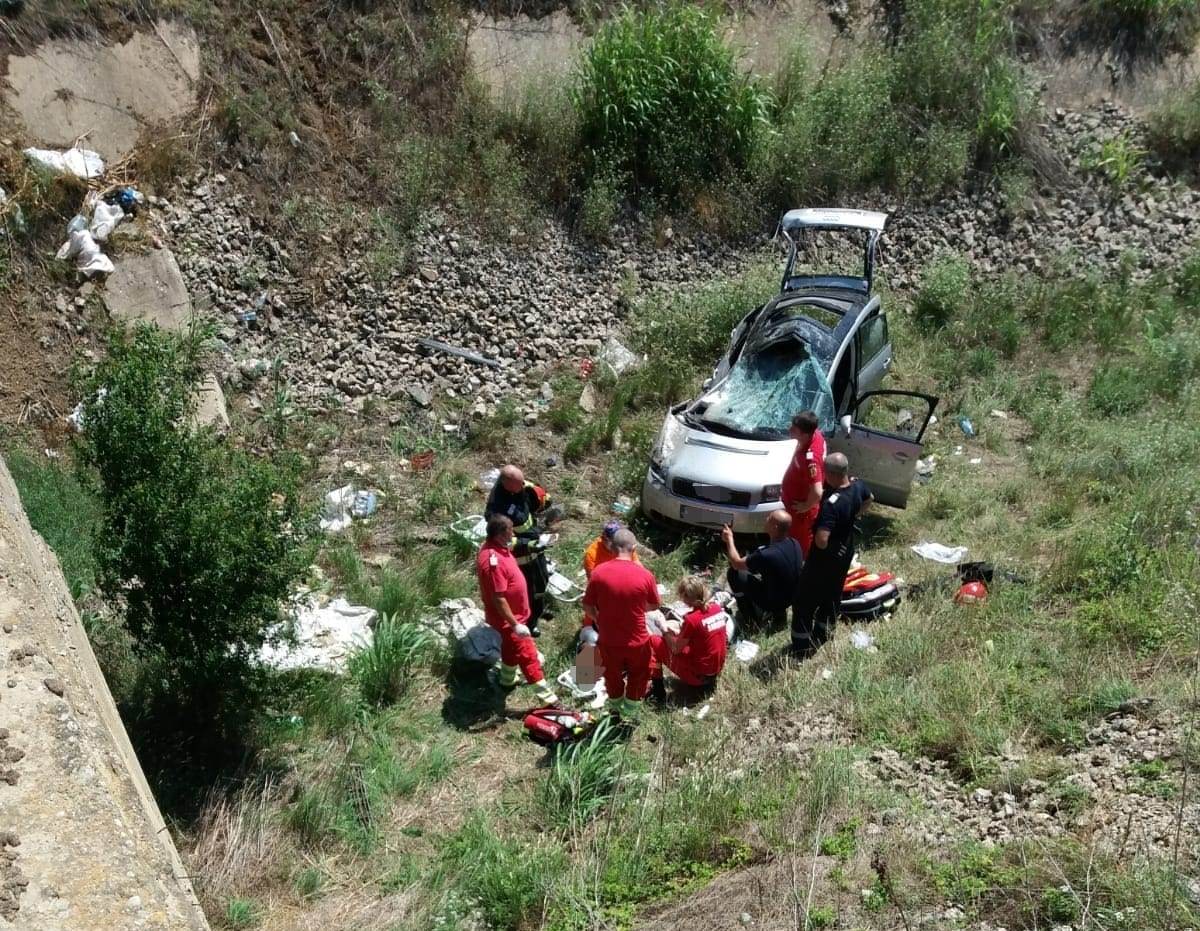 ​(Video) Un bărbat a murit după ce s-a răsturnat cu mașina între Amzacea și Pecineaga