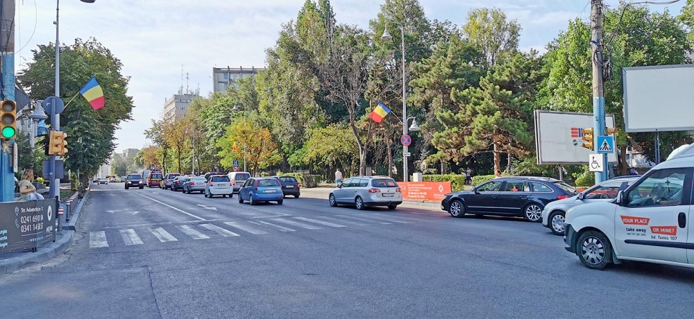 Noi reguli de circulație pe bulevardul Tomis, între bulevardele Mamaia și Ferdinand. Locuri de parcare, în locul pistelor de biciclete