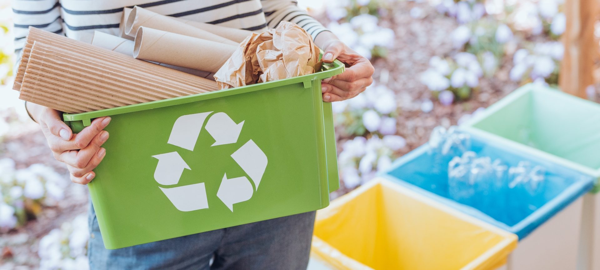 Reciclăm doar 14% din deşeuri. Cum s-au gândit autoritățile să îi determine pe români să returneze și să recicleze ambalaje și PET-uri