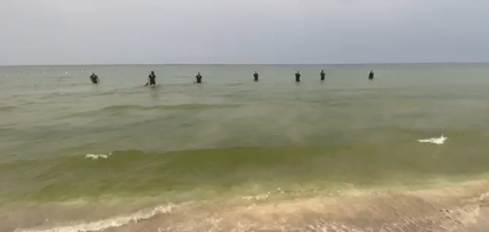 Au fost reluate căutările persoanei care ar fi dispărut în mare, în zona Mamaia Nord