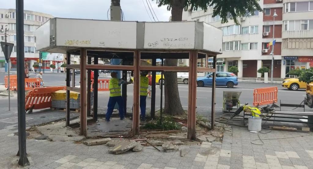 (Foto) Se demolează chioșcurile nefolosite Telegraf și Rodipet de pe raza municipiului Constanța