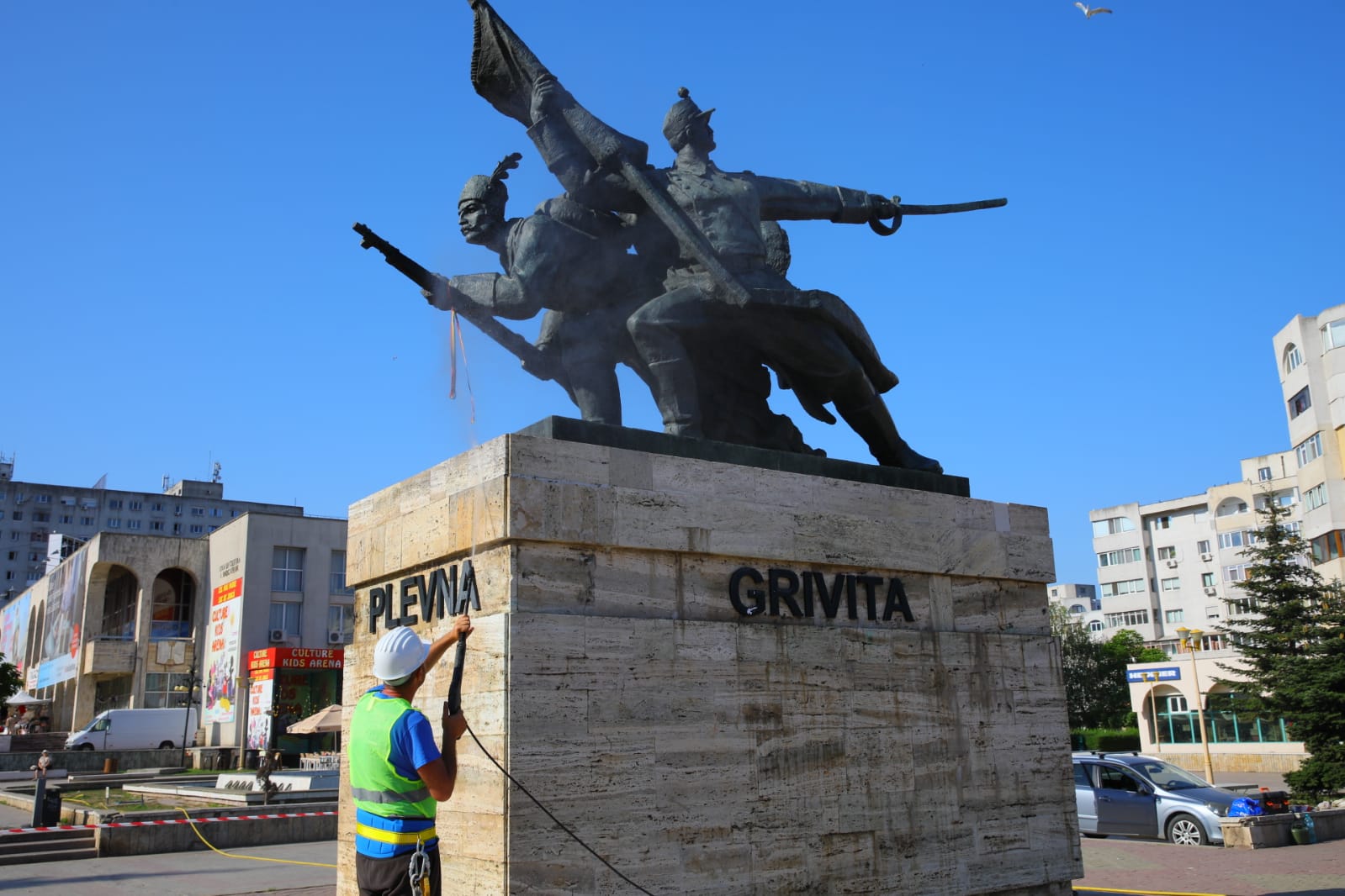 (Foto) Statuile și monumentele din Constanța sunt recondiționate