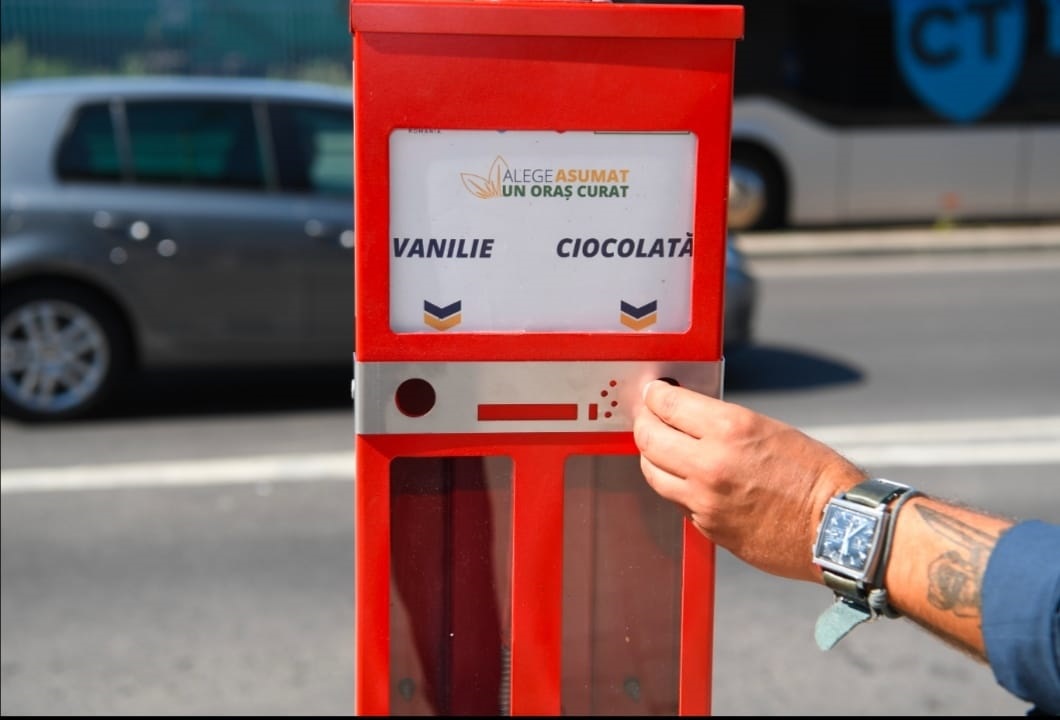 Campania ALEGE ASUMAT UN ORAȘ CURAT se lansează în Constanța! 200 de scrumiere stradale speciale invită fumătorii să aleagă protejarea mediului