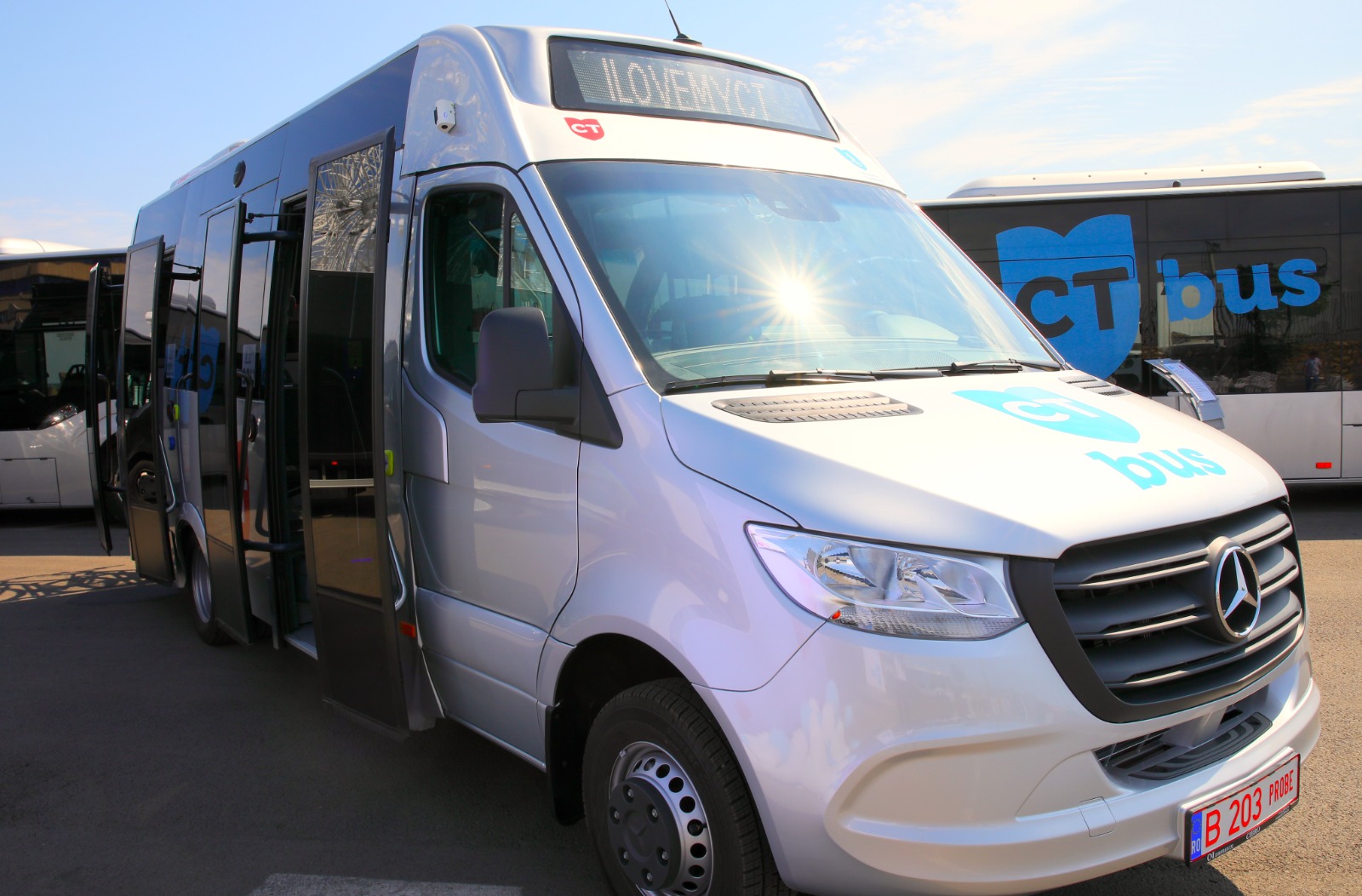 Noile minibuze intră de joi în circulație pe traseul 13. Conectează sudul de nordul orașului pe ruta Km 5 – b-dul Aurel Vlaicu – b-dul Lăpușneanu – Carrefour