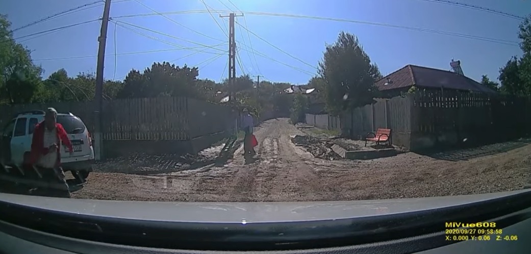 VIDEO Scandal la Băneasa. Protagoniștii, doi candidați la funcția de primar. Înjurări și amenințări chiar în curtea unui localnic