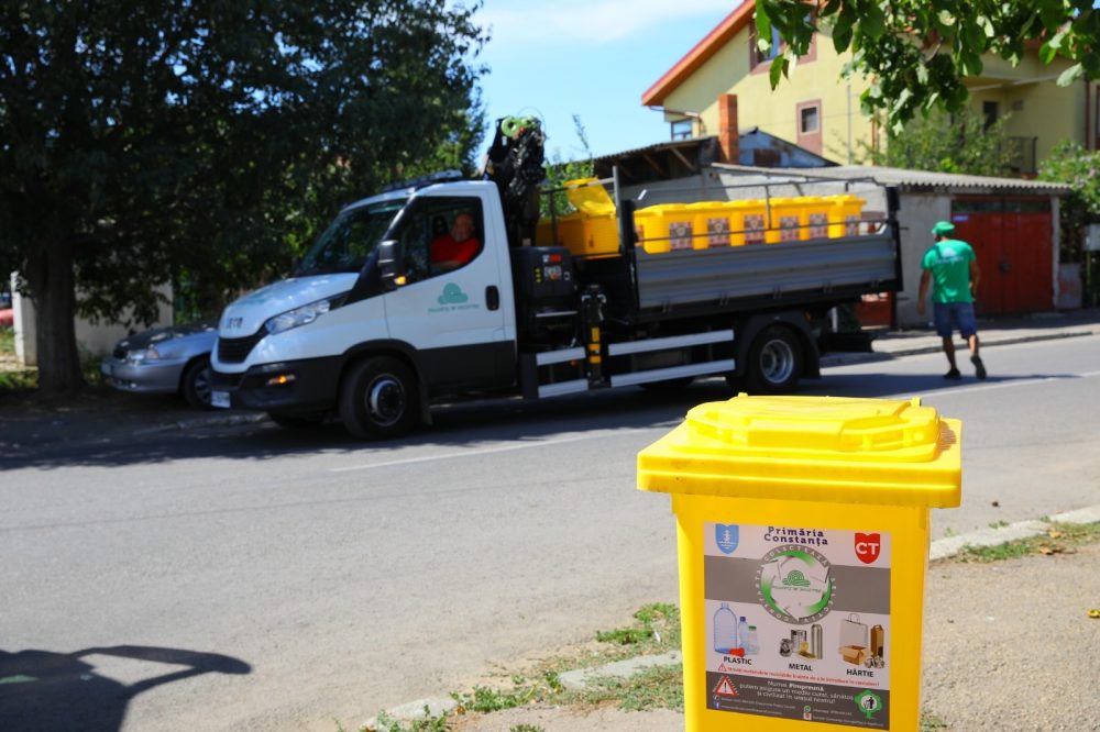Pe ce străzi sunt distribuite azi și mâine pubelele galbene