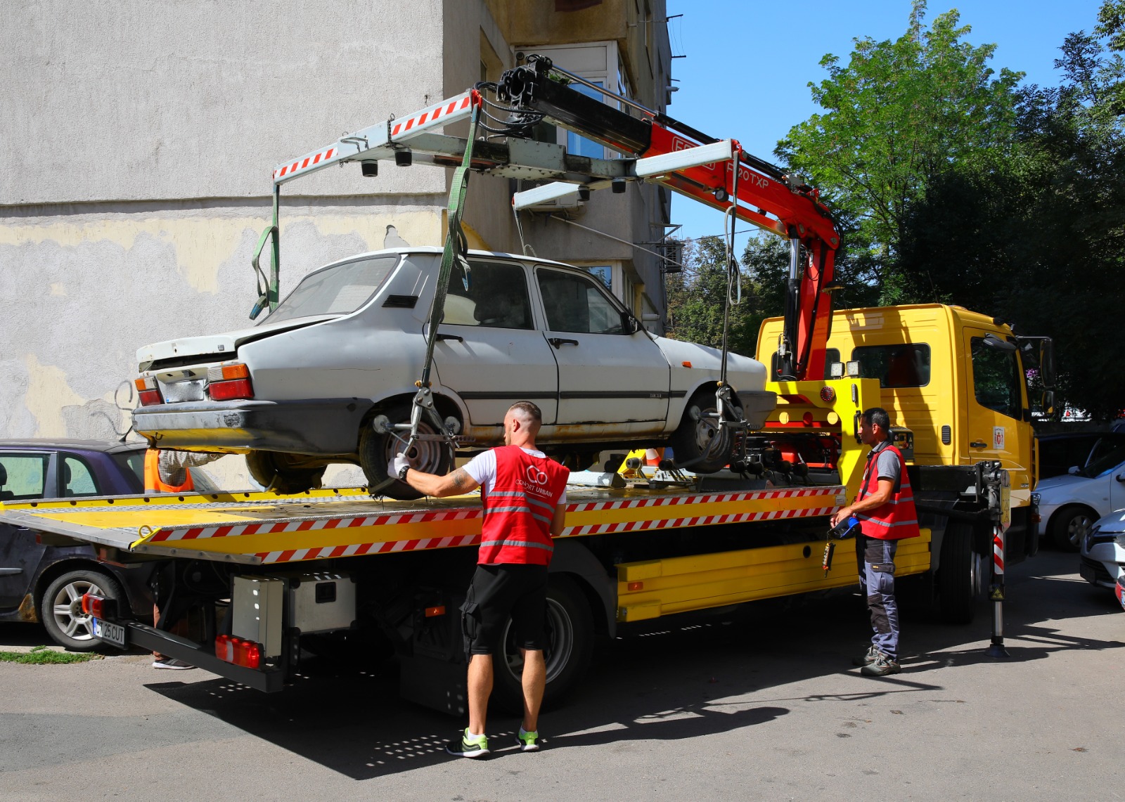S-a reînceput acțiunea de ridicare a vehiculelor fără stăpân sau care au fost abandonate pe domeniul public