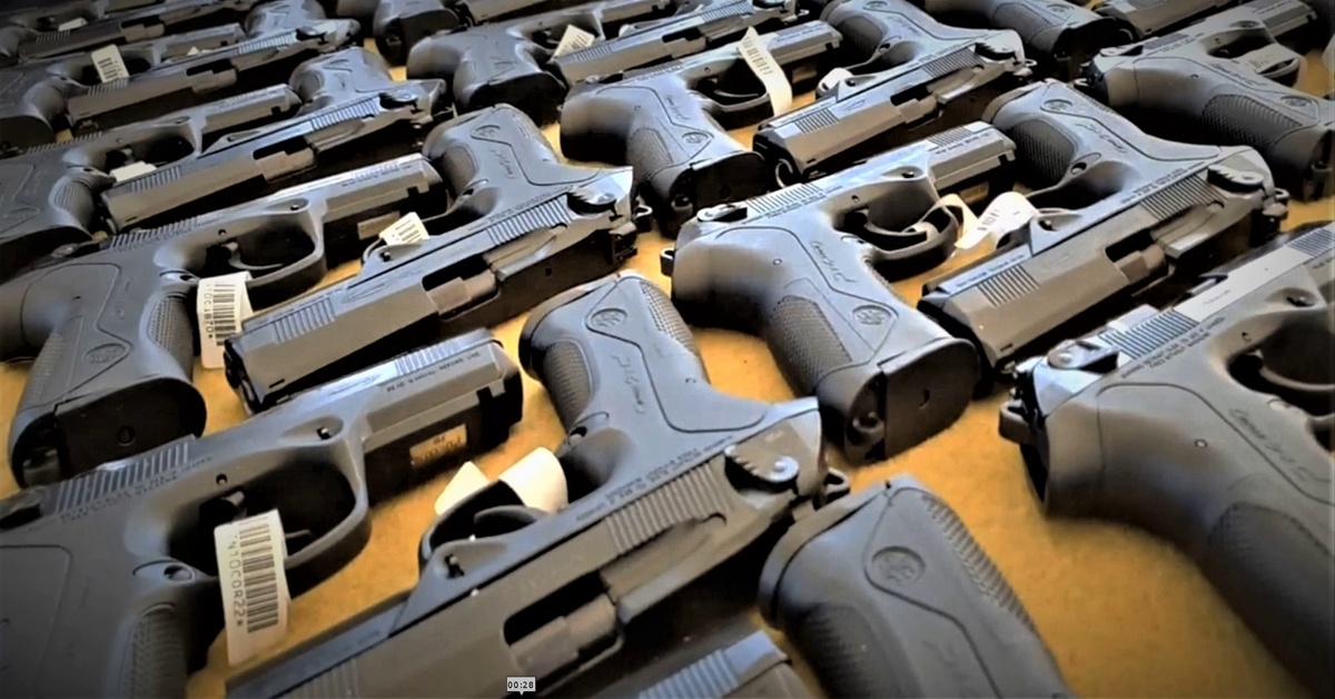 813 pistoale BERETTA au ajuns în dotarea polițiștilor constănțeni. Ce alte echipamente au primit