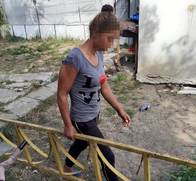 Doi tineri au furat gardul de la locul de joacă din KM 4-5 din Constanța