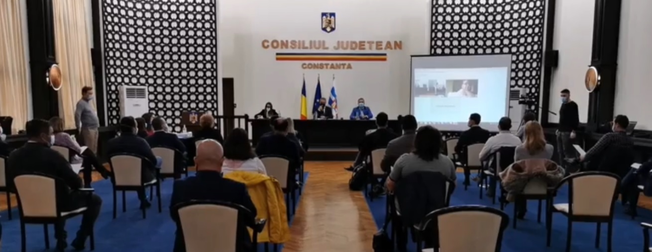 Primarul Vergil Chițac propune dotarea unităților de învățământ preuniversitar de stat din Constanța cu echipamente IT