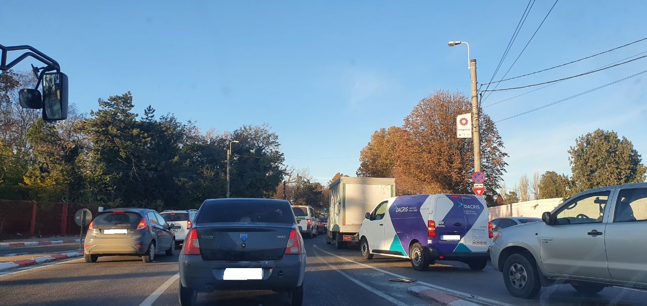 (Foto) Cozi kilometrice la intrările și ieșirile din Constanța