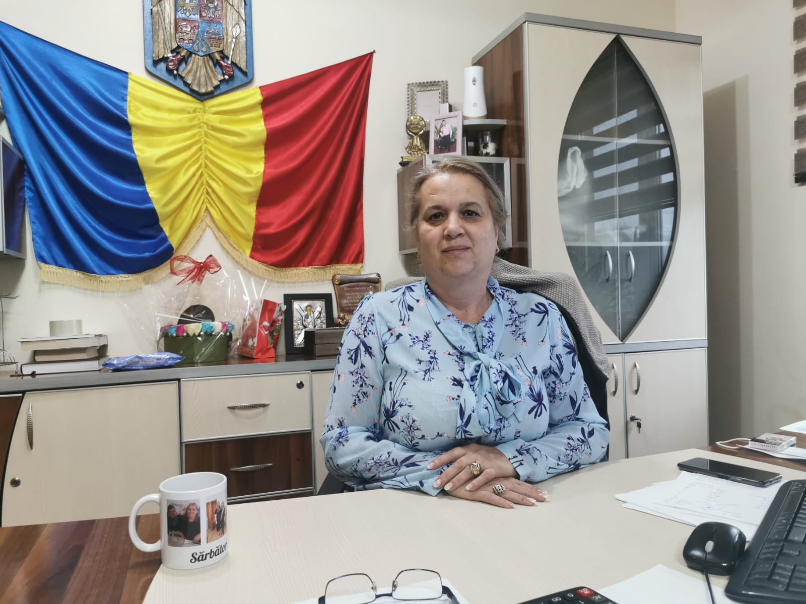 Primarul comunei Ion Corvin a obținut, printr-un ONG, laptopuri pentru profesori și 40 de tablete pentru elevii din comună