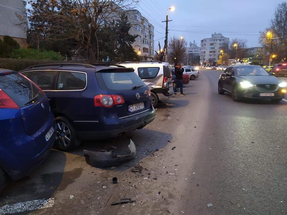 Constanța: Beat criță a lovit 7 masini și a fugit de la locul accidentului