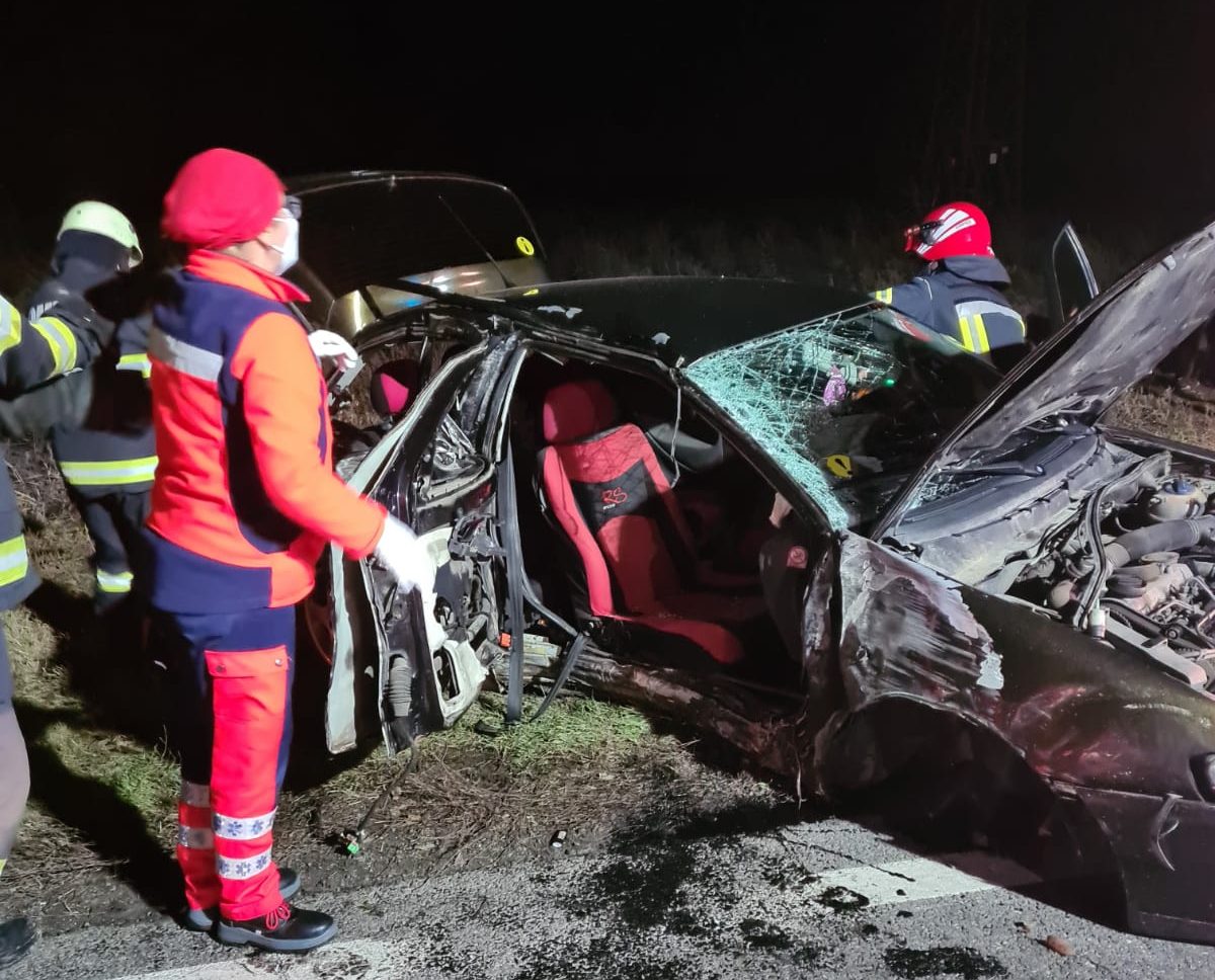 (Foto) Un tânăr de 23 de ani a MURIT într-un accident petrecut între Cobadin și Ciocârlia. Alte 2 persoane se zbat între viață și moarte
