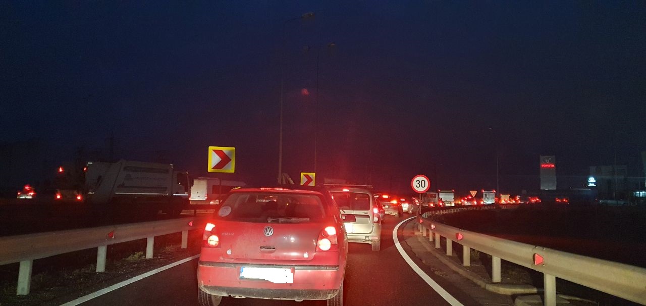 (Foto) Cozi kilometrice la intrările în Constanța