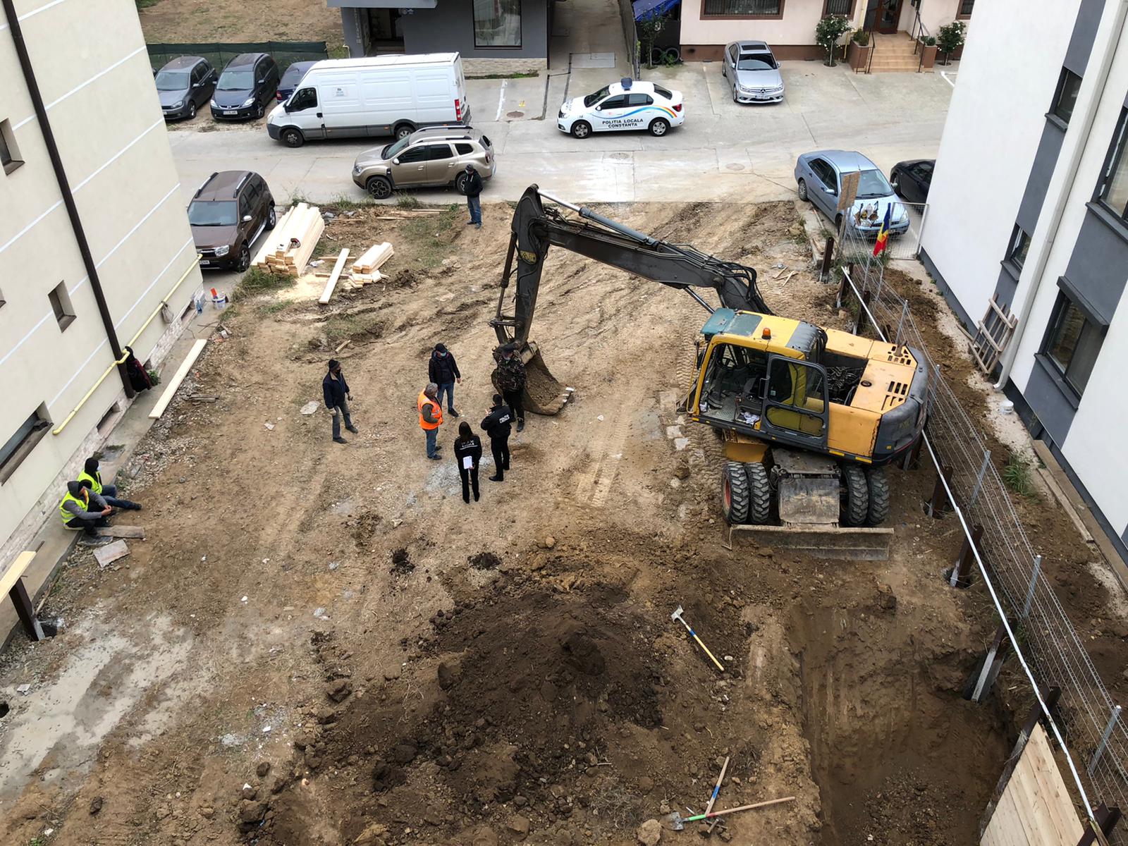 Situație incredibilă în cartierul Tomis Plus din Constanța! Fundația unor blocuri, afectată de construcții haotice