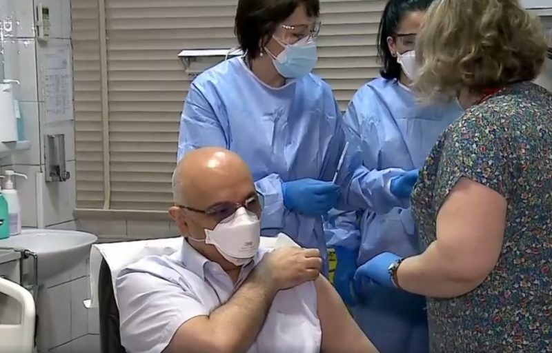 Raed Arafat s-a vaccinat anti-COVID. „Este un vaccin sigur, gratuit”