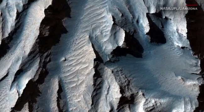 Imagini spectaculoase cu planetă Marte. Ce reprezintă "Valles Marineris"