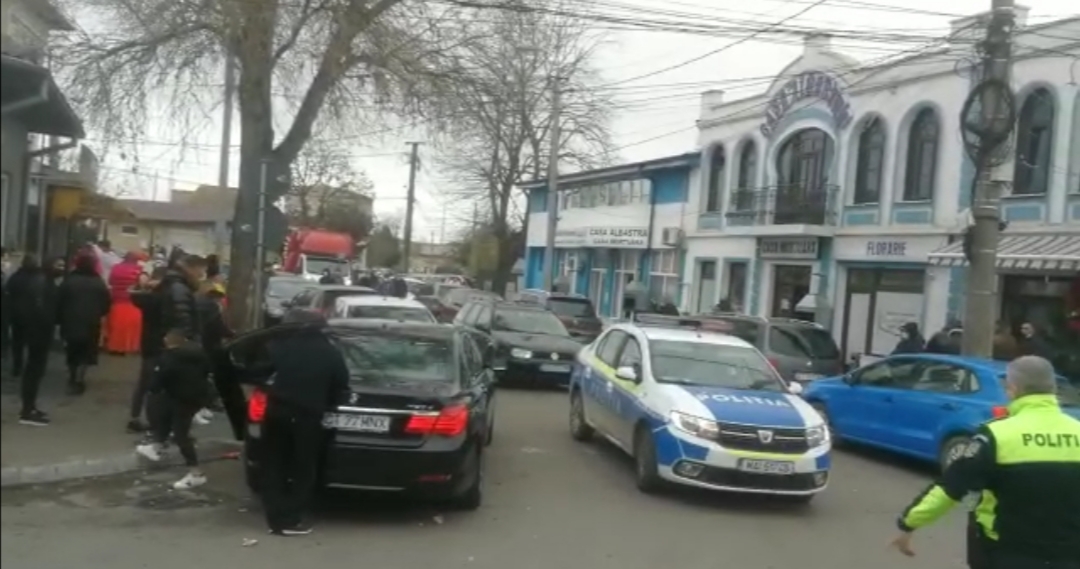 (Video) Constanța: Mai multe persoane care participau la o înmormântare, amendate