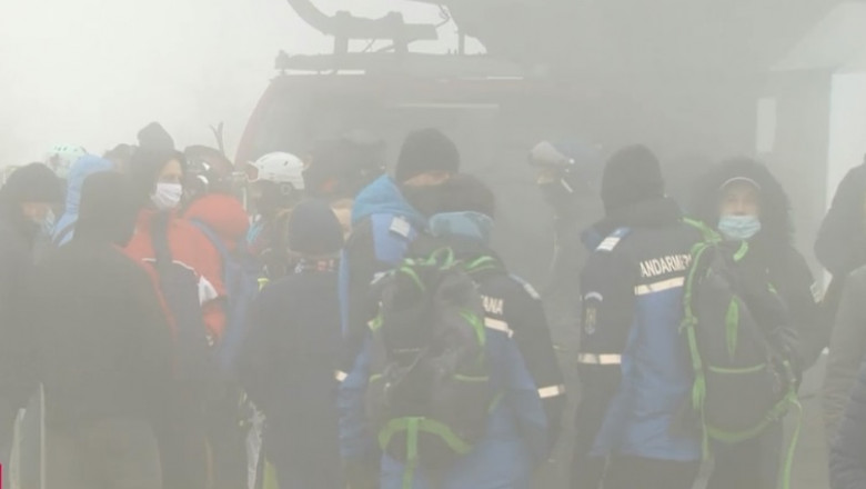 Instalaţiile de transport pe cablu de la Sinaia nu funcționează azi. Sute de turiști s-au îngrămădit încă de la 7.30 la coadă la telegondola