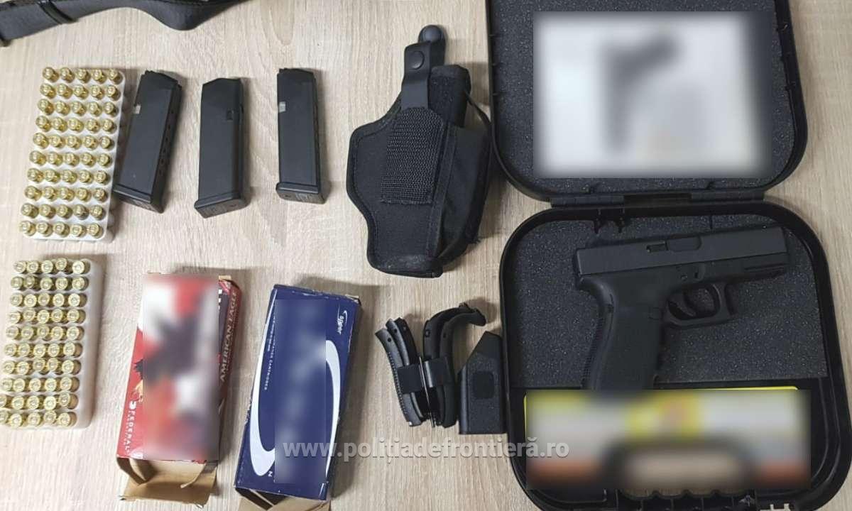Un pistol, trei încărcătoare şi 100 de cartuşe, găsite în Portul Constanţa într-un container sosit din SUA