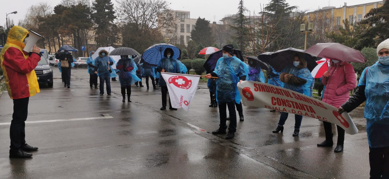Sindicaliştii Federaţiei Sanitas au pichetat Prefectura Constanța. Care sunt revendicările acestora