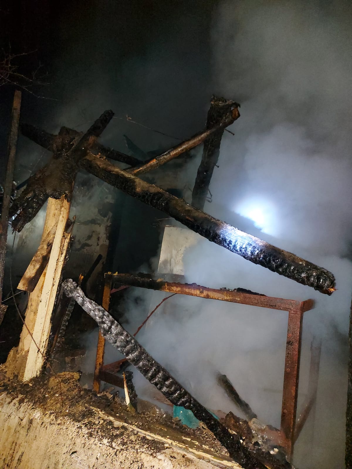 (Foto) Arde o casă din comuna Oltina