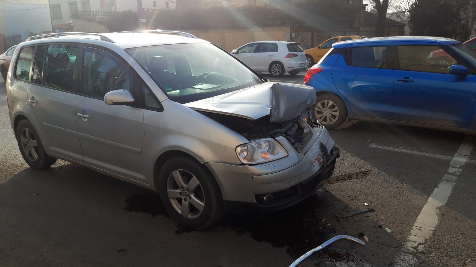 (Foto) Un șofer neatent a intrat cu mașina direct într-un microbuz, pe șoseaua Mangaliei din Constanța
