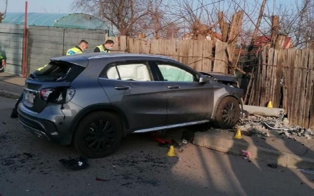 Șoferița care a lovit mortal două fetițe pe trotuar spune că a încurcat pedalele