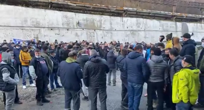 Marș de amploare în Valea Jiului: Locuitorii și minerii protestează pe străzile din Lupeni