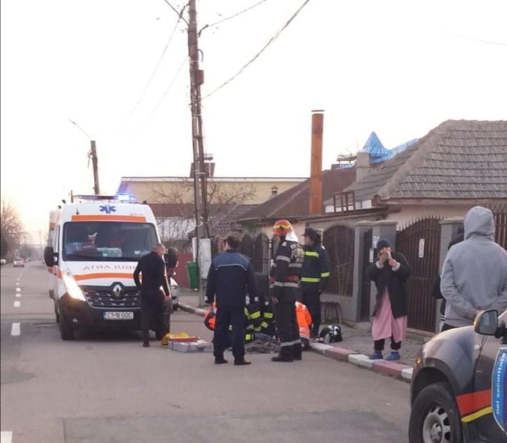 Un copil din Costinești, în stop cardio-respirator după ce mai multe țevi au căzut pe el