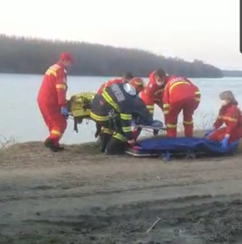 Un bărbat din Cochirleni, salvat după ce a căzut în Dunăre. Intervine elicoperul SMURD