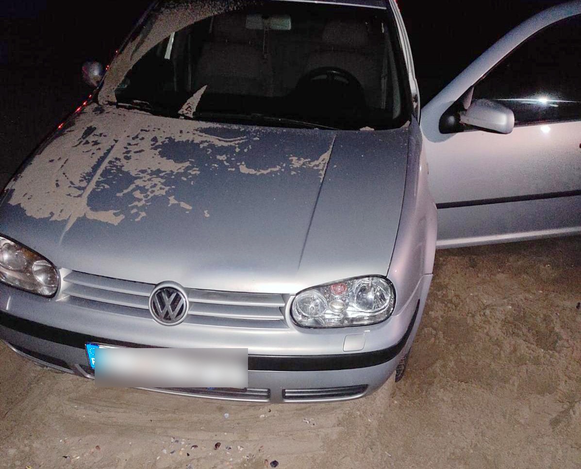 Șofer beat și drogat, prins cu mașina pe plaja din Faleză Nord. A fost amendat cu 10.000 de lei