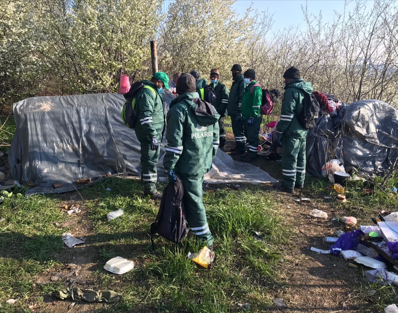 Adăposturi improvizate din Constanța, dezafectate de polițiști locali cu sprijinul Polaris M Holding