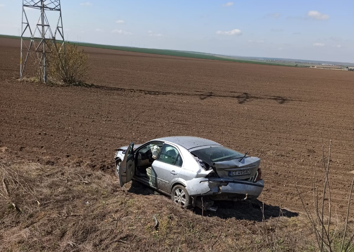 O mașină s-a răsturnat între Galbiori și Dorobanțu