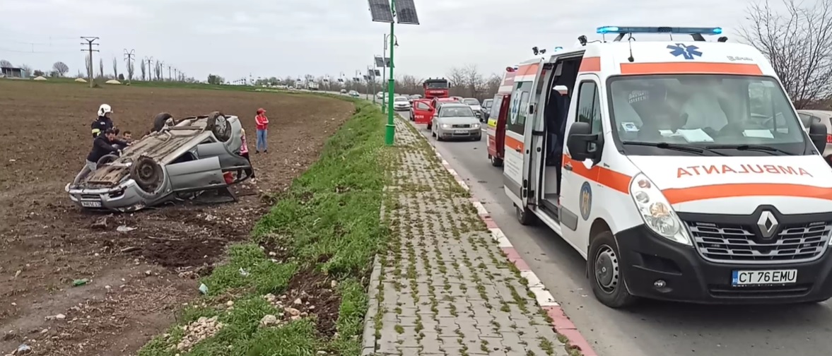 (Video) O mașină s-a răsturnat între Năvodari și Lumina