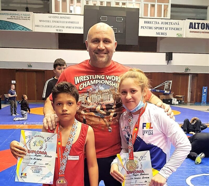 Gabriela Prodan și Andrei Daniel Istrate (CS Victoria Cumpăna) au urcat pe podium la Campionatului Național de Lupte Individual U15 de la Târgu Mureș
