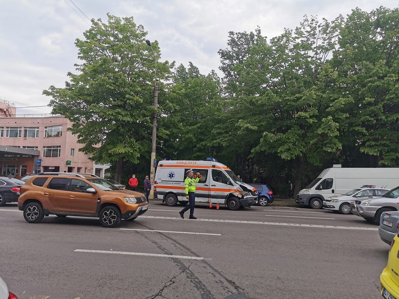 Ambulanță implicată într-un accident în Constanța