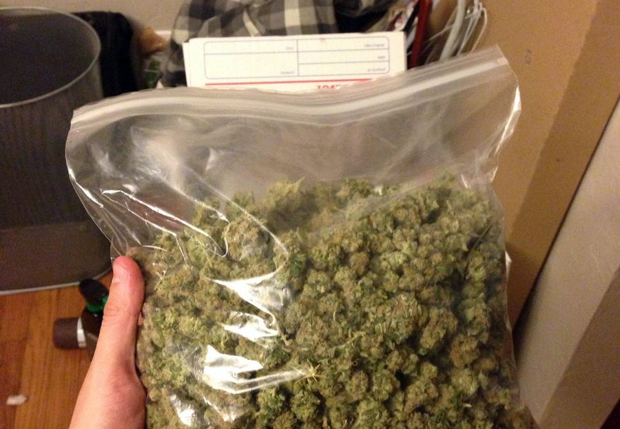 Tânăr prins în Constanța în timp ce vinde cannabis