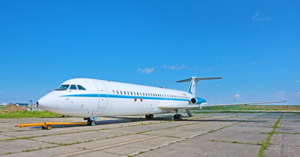 Primul avion de pasageri construit în România, folosit de Nicolae Ceaușescu timp de 4 ani, este scos la licitație