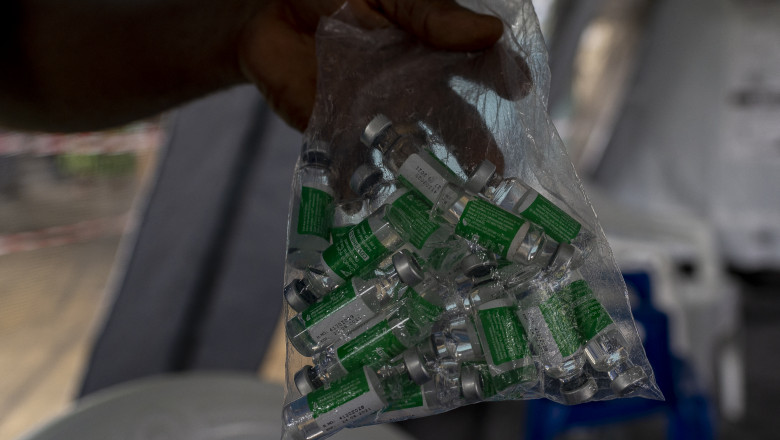 România ia în calcul să scoată la vânzare pe piața externă vaccinurile AstraZeneca rămase nefolosite
