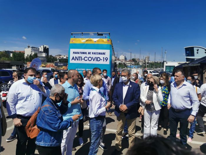 Ministrul Muncii, despre vaccinarea, la Constanța, într-un autobuz supraetajat: „Inedită, atrăgătoare, mobilizatoare şi eficientă”