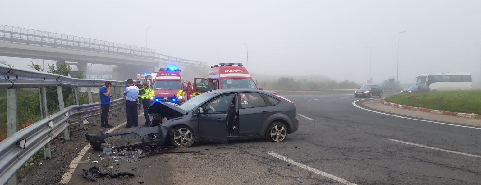 (Foto) Accident în sensul giratoriu de la Agigea. O persoană este grav rănită