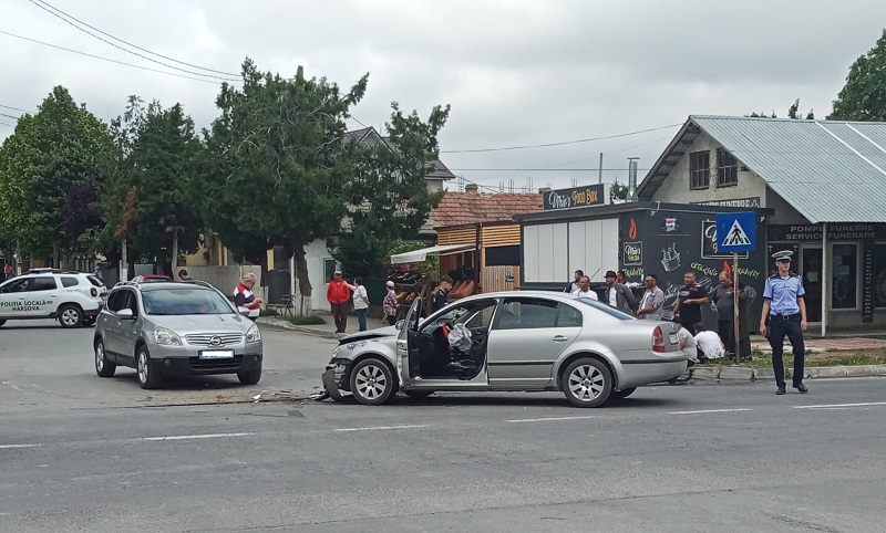 (Foto) Accident la Hârșova, în zona hipermarketului Penny