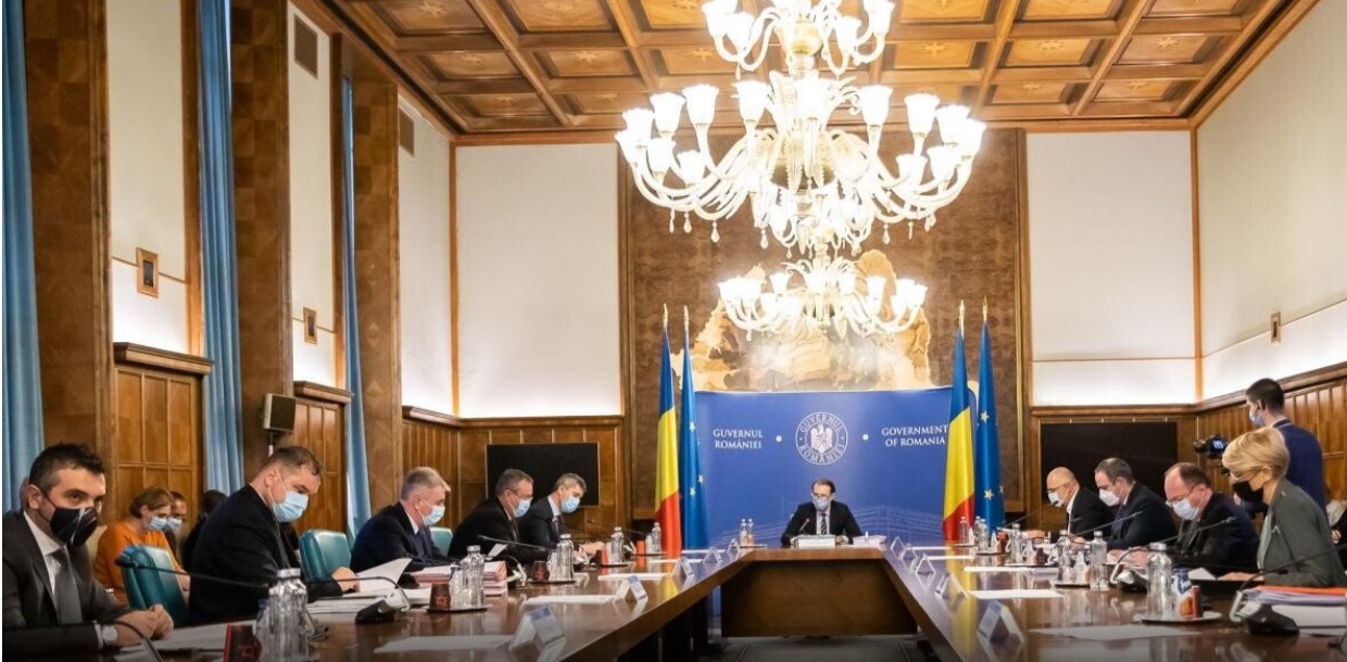 Ori salariu, ori pensie! Astăzi, Guvernul aprobă interzicerea cumulului dintre pensie și salariu