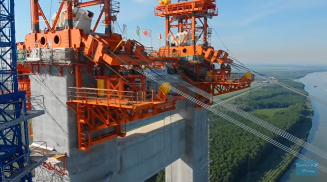Imagini spectaculoase de pe şantierul podului de la Brăila