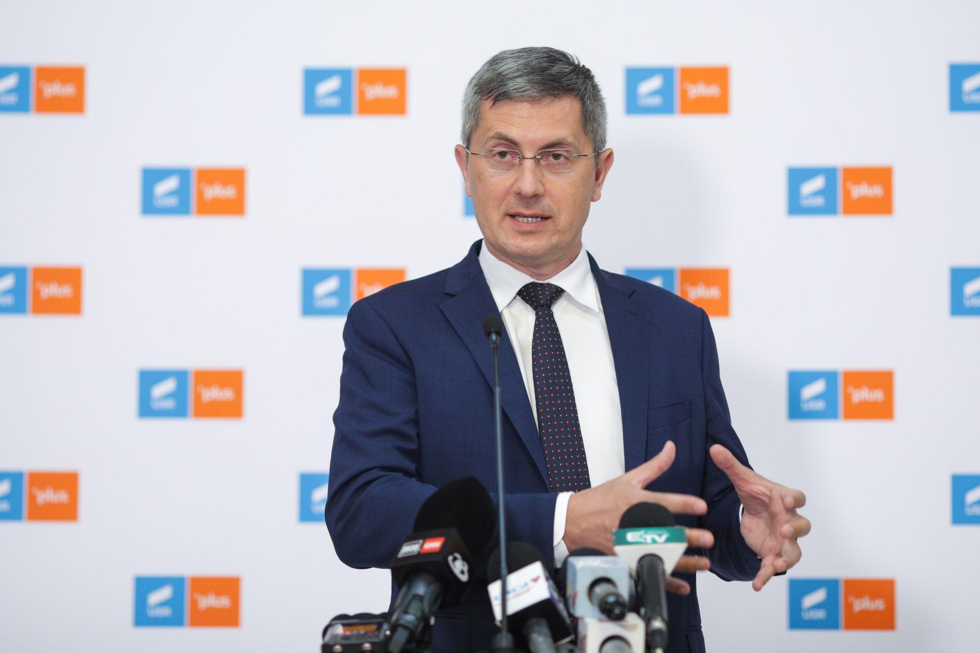 Dan Barna acuză PNL şi UDMR în contextul revenirii la alegerea primarilor în două tururi: ”Am fost trași pe sfoară”