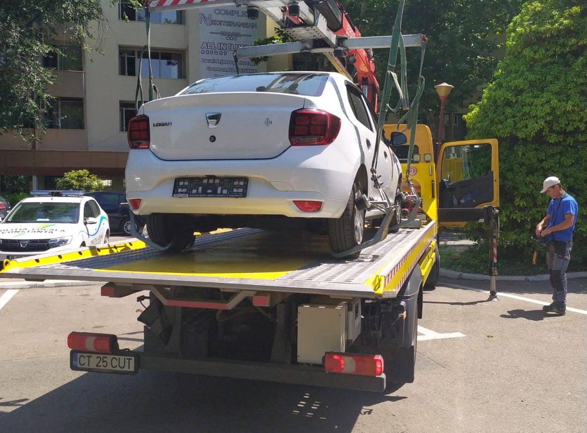 Prostia omenească: Un turist venit în Mamaia a scos plăcuțele de înmatriculare ca să nu plătească parcarea și amenda aferentă
