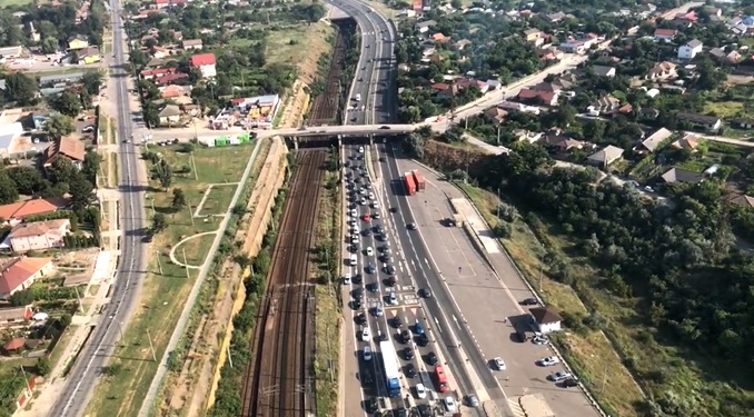 (Video) Aglomerație pe drumul spre litoral. Poliția supraveghează traficul pe A2 din elicopter